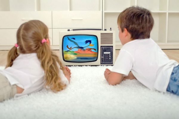 Deti smotryat televizor